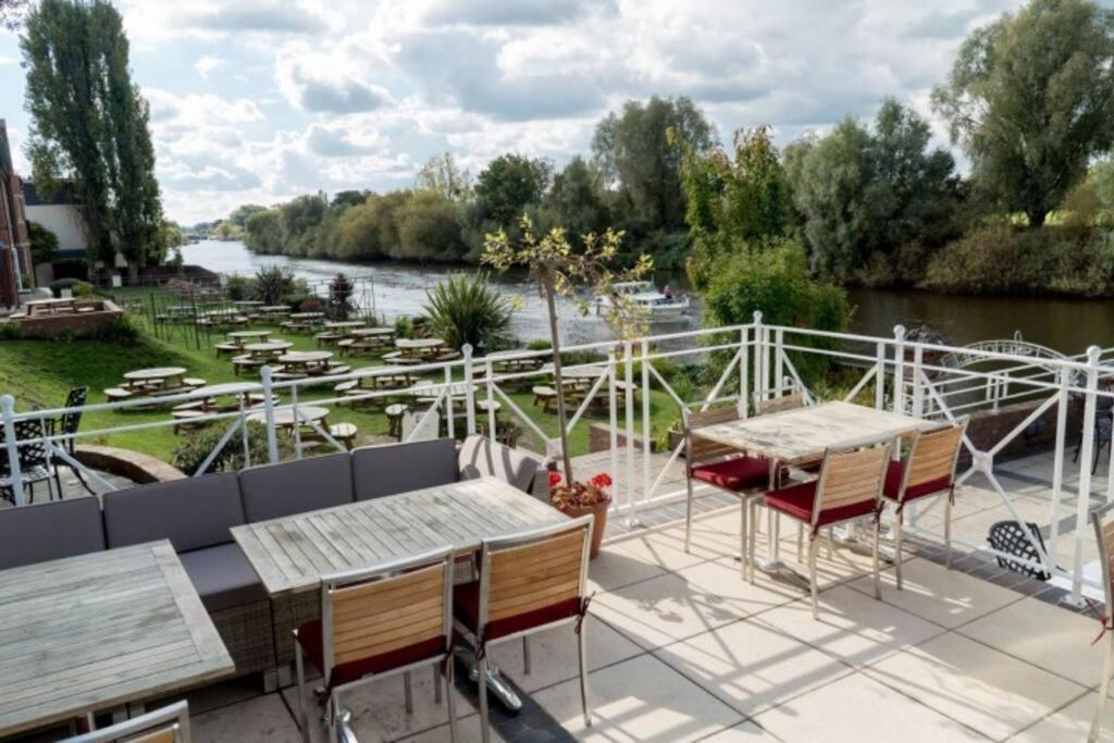Unrivalled Location - Five Star - Worcester Apartment Exteriér fotografie
