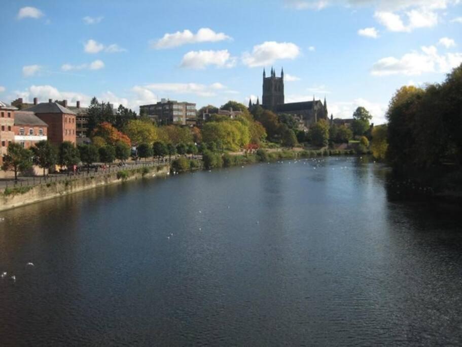 Unrivalled Location - Five Star - Worcester Apartment Exteriér fotografie