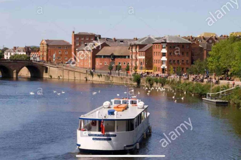 Unrivalled Location - Five Star - Worcester Apartment Exteriér fotografie