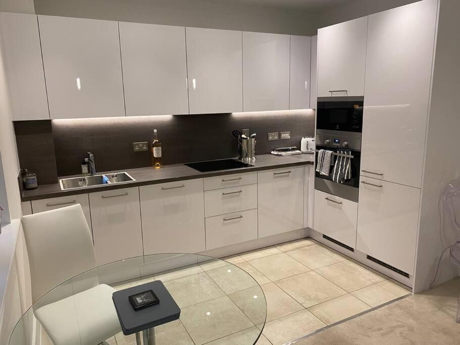 Unrivalled Location - Five Star - Worcester Apartment Exteriér fotografie