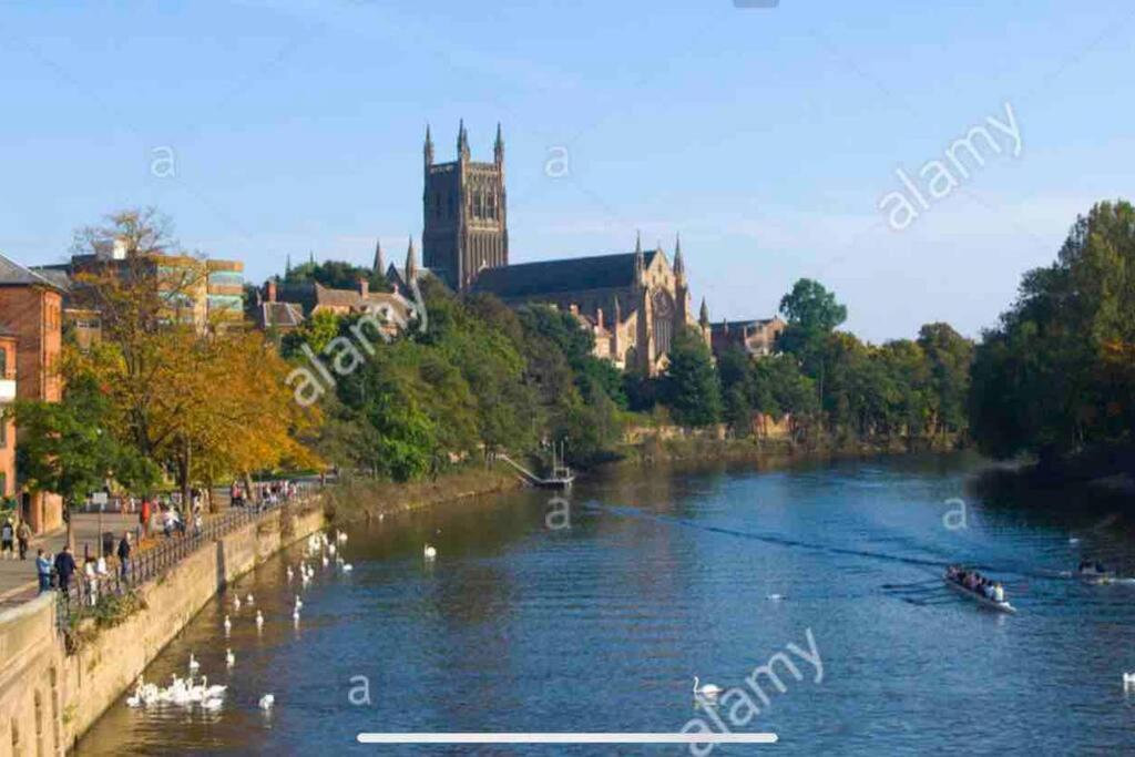 Unrivalled Location - Five Star - Worcester Apartment Exteriér fotografie
